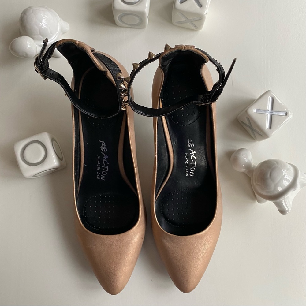 Kenneth Cole Reaction Shimmery Nude Heels